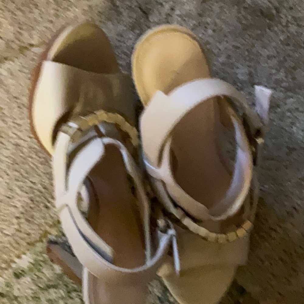 Calvin Klein Sandals with a beautiful go
D chain